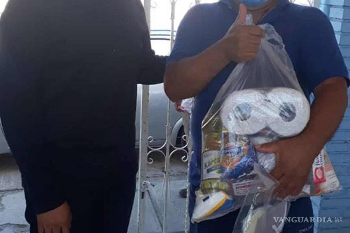 Entrega UAdeC despensas, gel antibacterial y cubrebocas a población vulnerable