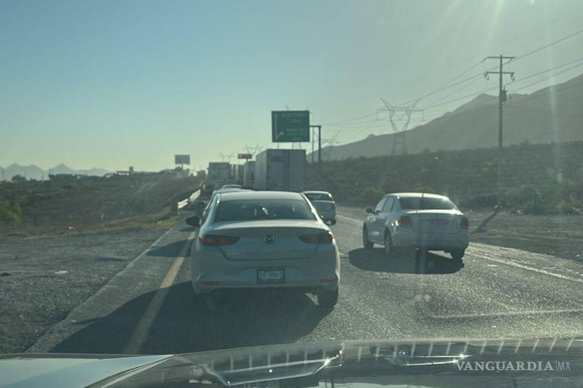 $!Autoridades desviaron el tránsito hacia la carretera libre como ruta alterna.