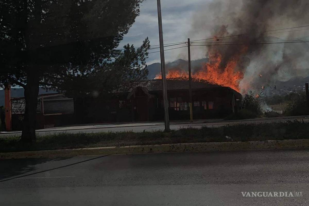 Incendio arrasa con restaurante en ruinas de Saltillo