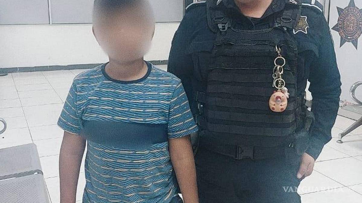 Policías de Guadalupe, Nuevo León rescatan a menor de 9 años que escapa de su casa