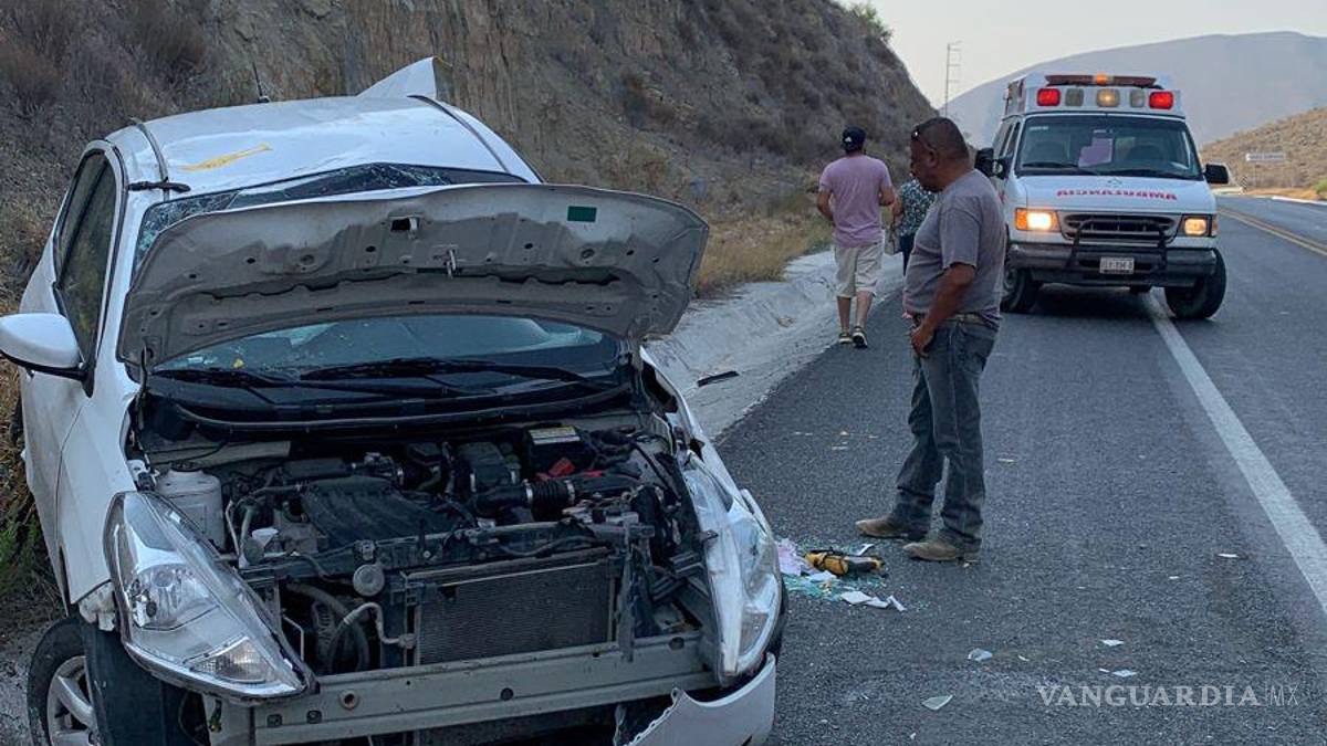 Aparatoso choque en la carretera a Monclova deja una mujer lesionada