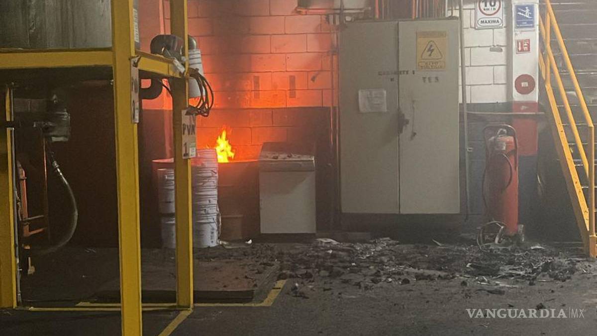 Moviliza incendio en una empresa de adhesivos en Escobedo, Nuevo León