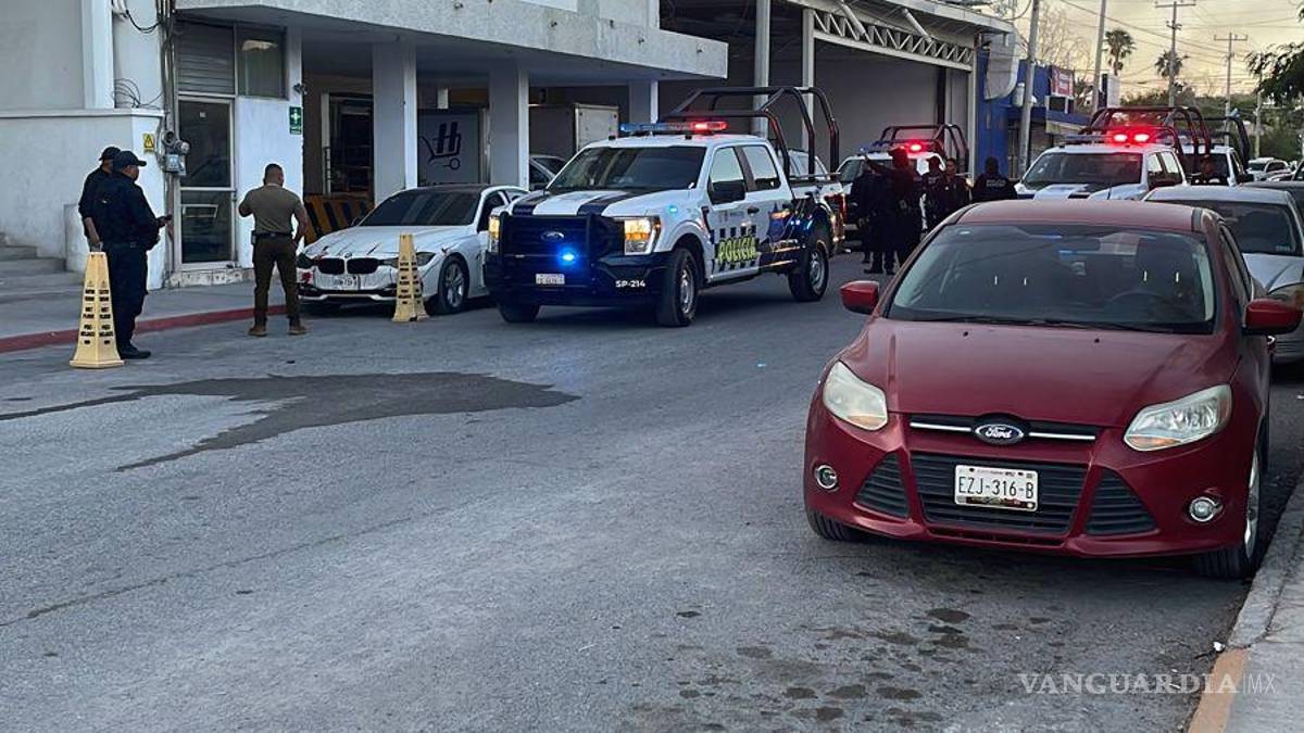 En Monclova, BMW ‘decorado con sangre’ moviliza a cuerpo policiaco