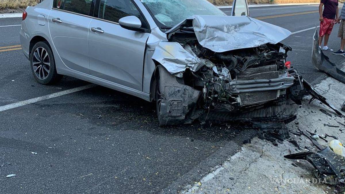 Aparatoso choque en la carretera a Monclova deja una mujer lesionada