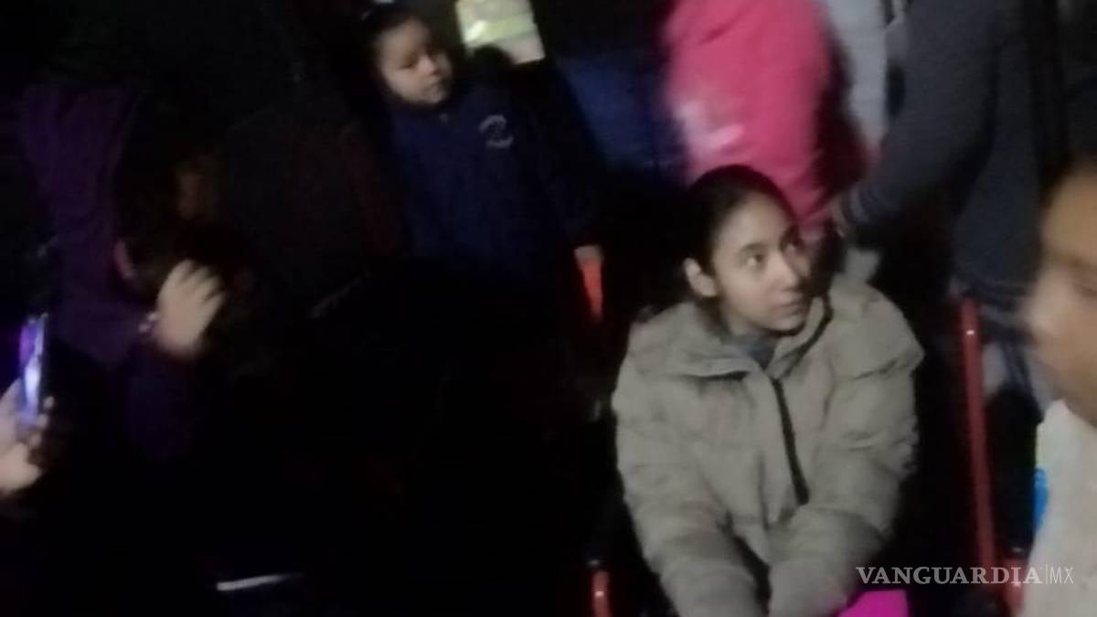 Taxistas de Saltillo sorprenden con fiesta de XV años a joven con discapacidad