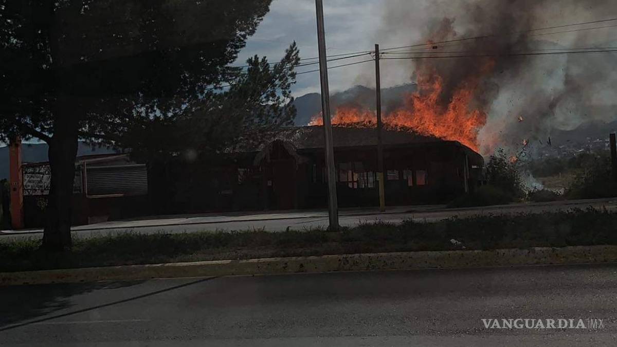Incendio arrasa con restaurante en ruinas de Saltillo