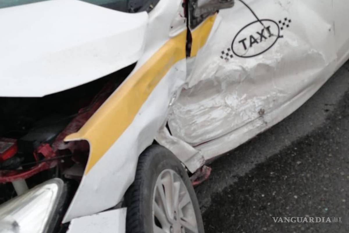 Veloz taxista se impacta en la carretera a Zacatecas