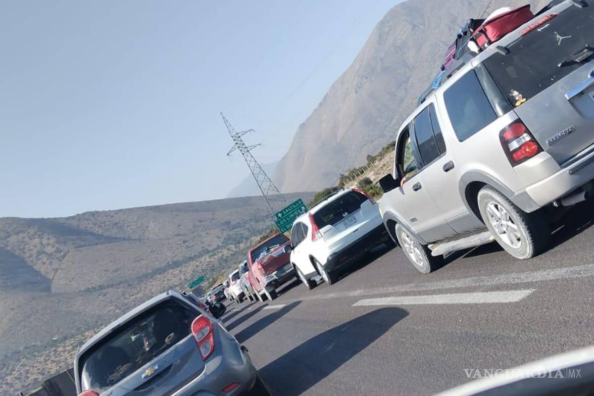 Saturación vehicular complica regreso desde zonas turísticas de la Sierra de Arteaga