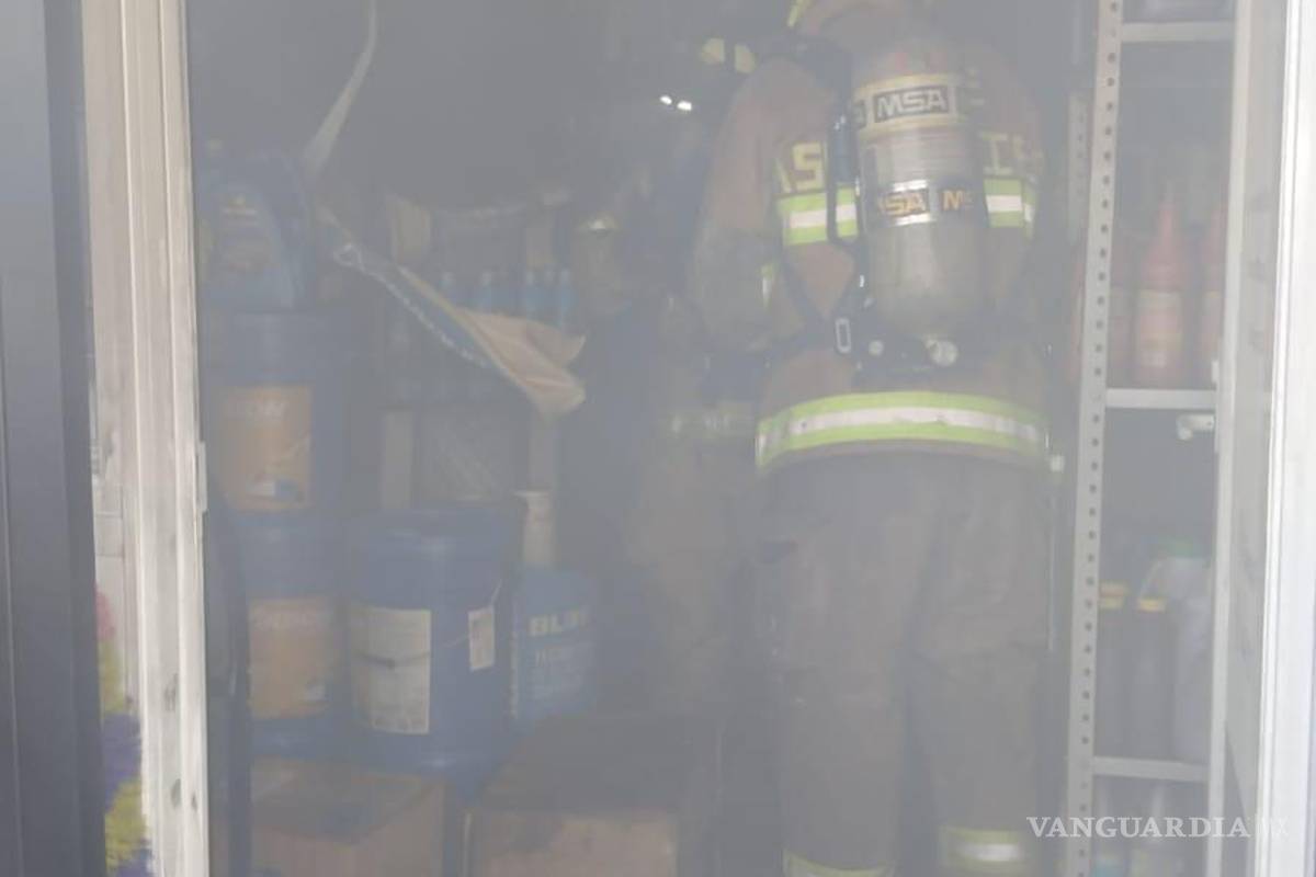 Se incendia un local de filtros en Ramos Arizpe; veladora comienza el siniestro