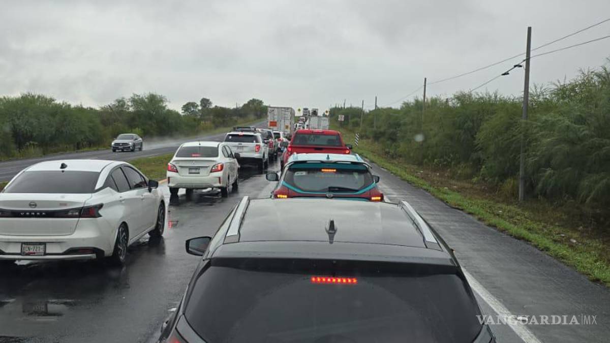 NL: Cierran carriles en la Carretera Nacional por volcadura de tráiler