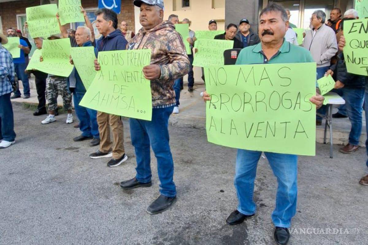 $!Los manifestantes exigieron castigo para el ex propietario de AHMSA, Alonso Ancira, y justicia para miles de trabajadores afectados por el colapso de la empresa.