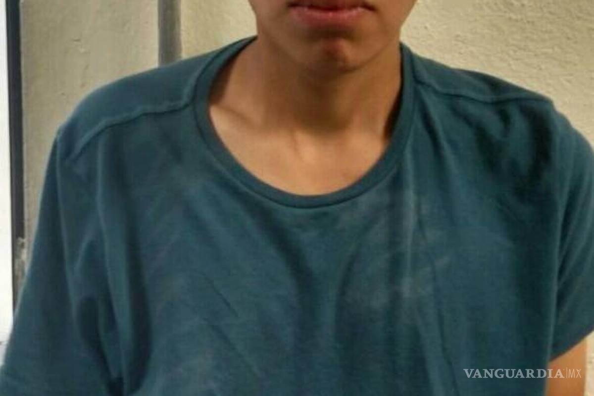 Jóvenes son detenidos cuando salían de un Oxxo cargados de cerveza sin pagar