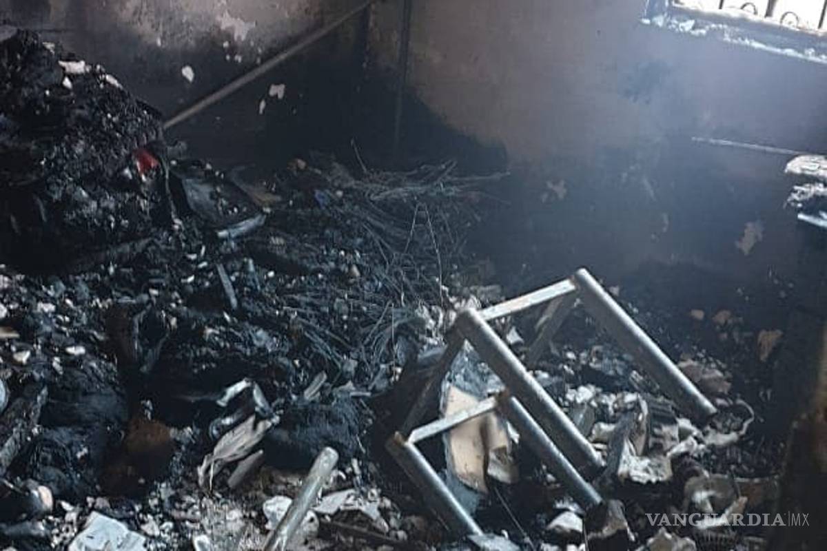 Recolectan apoyo para familia tras sufrir incendio