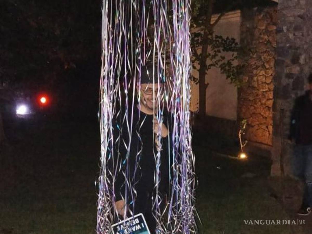 $!Un meme en la página de Jaime Maussán inspiró su disfraz.