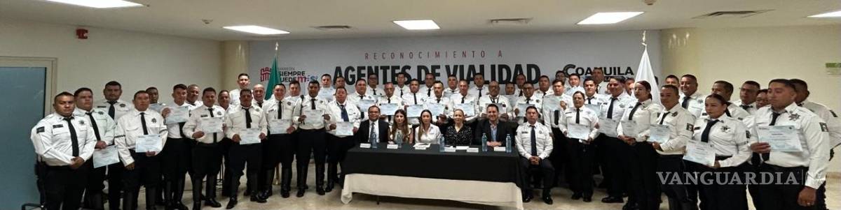 $!Agentes de Tránsito reciben constancias tras completar talleres de ética y derechos humanos.