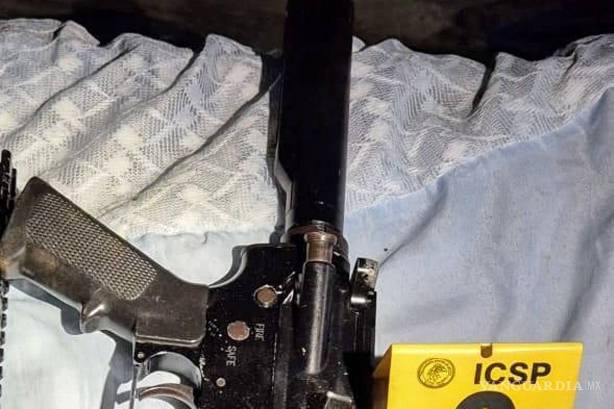 Catean inmueble tras asesinato de dos policías en Guadalupe, Nuevo León; encuentran armas, cartuchos y chips