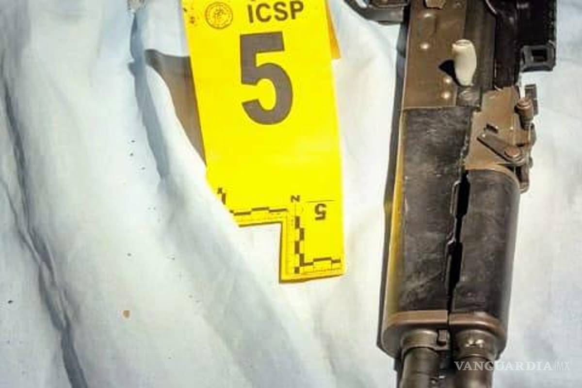 Catean inmueble tras asesinato de dos policías en Guadalupe, Nuevo León; encuentran armas, cartuchos y chips