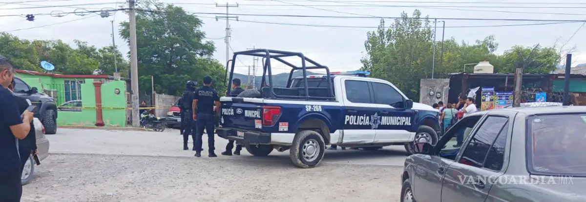 $!Elementos de la Policía Municipal y corporaciones estatales resguardaron el domicilio en la colonia Córdoba.
