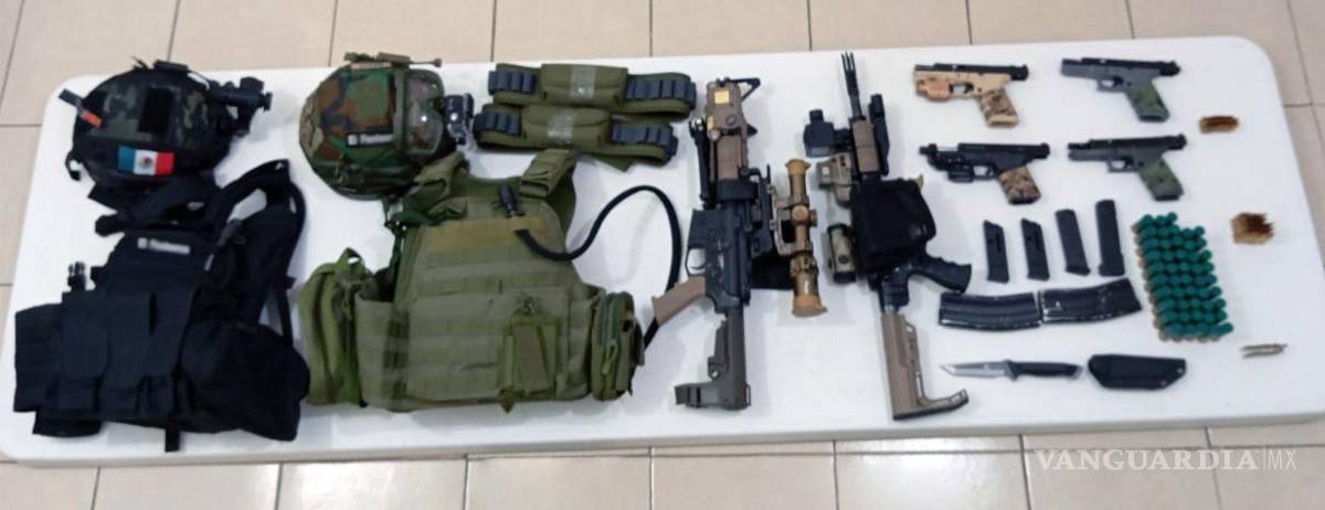 $!Detienen en Atlacomulco a estadounidense con armas y equipo táctico; portaba credencial con leyenda ‘CIA’