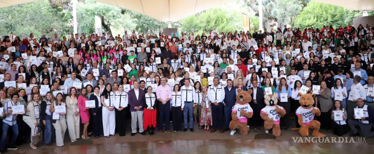 $!El DIF Coahuila entregó manuales y reconocimientos para fortalecer la mediación como herramienta de convivencia en los planteles educativos.