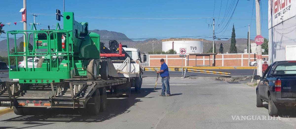 $!Los vecinos del sector denunciaron hace unos días que donde se ubicaban agencias automotrices sobre el bulevar Venustiano Carranza se había anunciado el proyecto de construir 25 naves industriales.