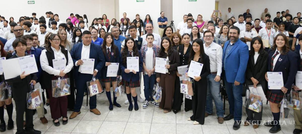 $!Estudiantes de tercer grado de secundaria emitieron sufragio en urnas electrónicas durante la elección del Cabildo Juvenil 2026-2027 en Ciudad Acuña.