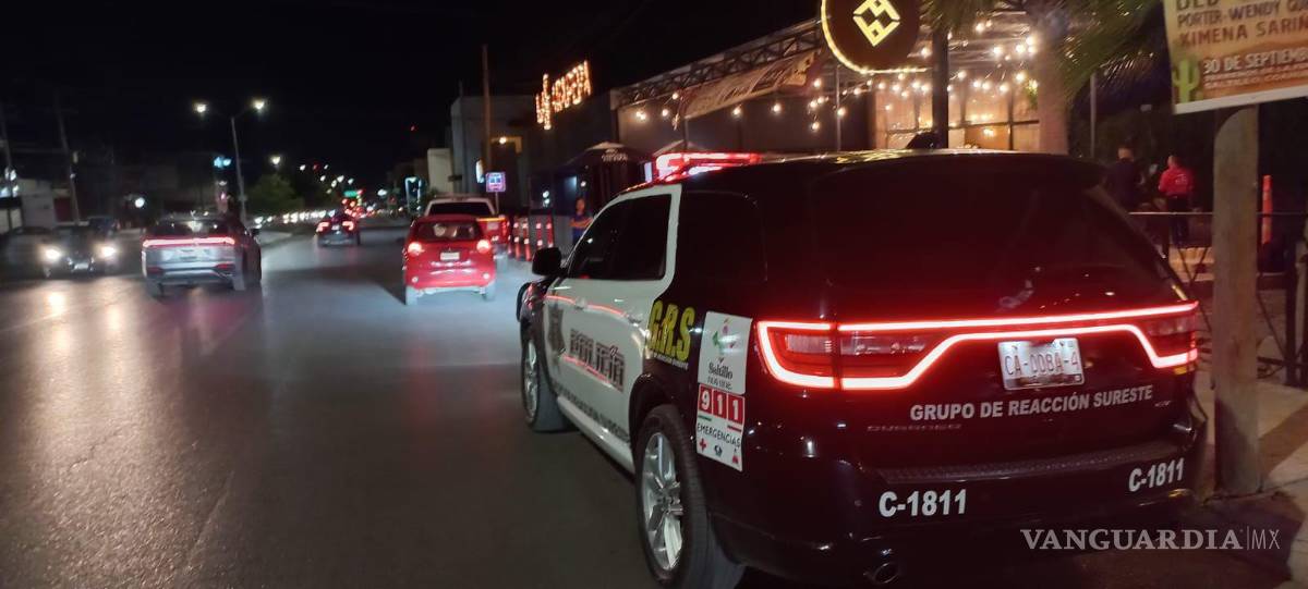 $!Autoridades municipales acudieron al llamado, tras reportarse el cierre de una calle.