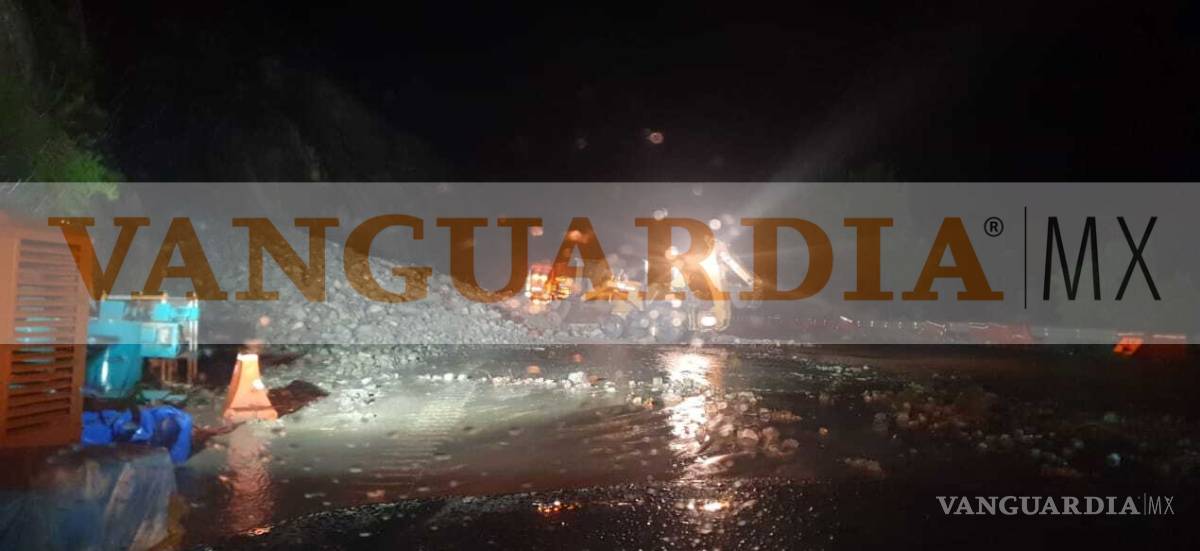 $!Reportan complicaciones viales por deslave en el tramo Los Chorros de la carretera 57