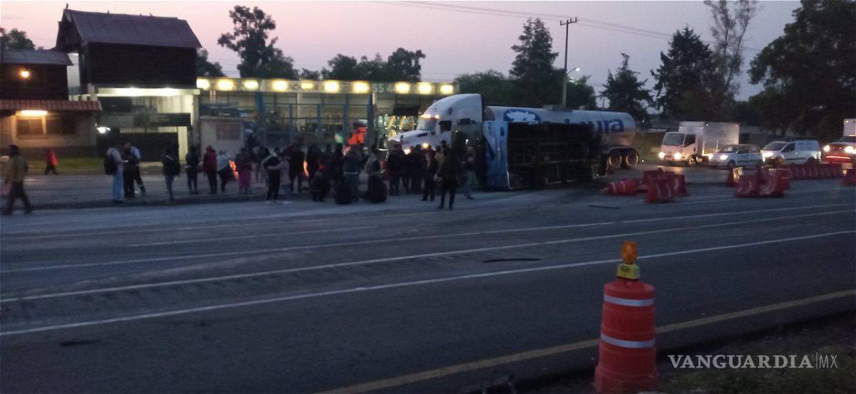 $!Tráiler provoca carambola en la México-Querétaro, hay decenas de heridos