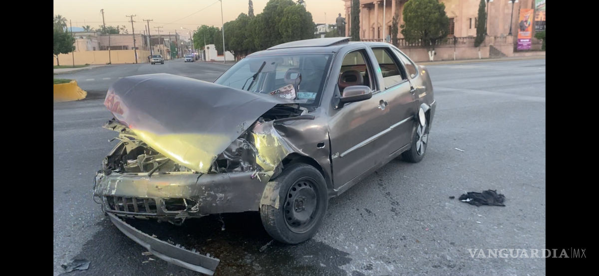 $!La zona fue abanderada por autoridades mientras se realizaban las diligencias y se retiraban las unidades involucradas en el choque.