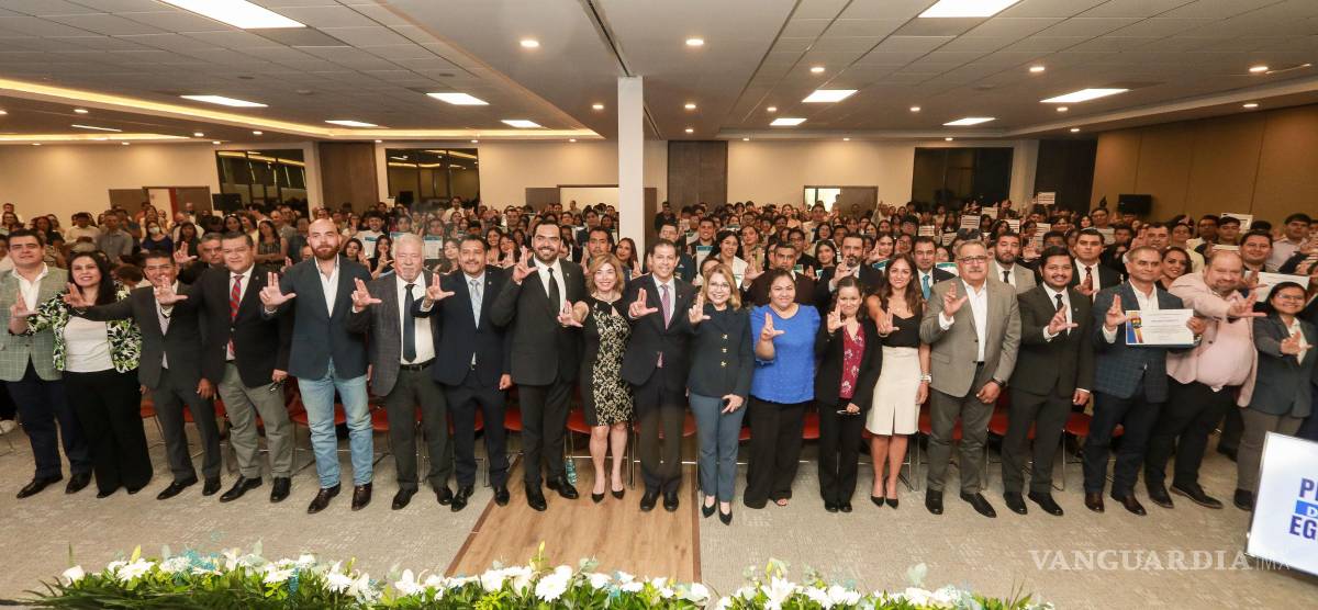 $!Autoridades del Ceneval y de la Universidad entregaron reconocimientos a estudiantes que alcanzaron niveles sobresalientes en evaluaciones nacionales.
