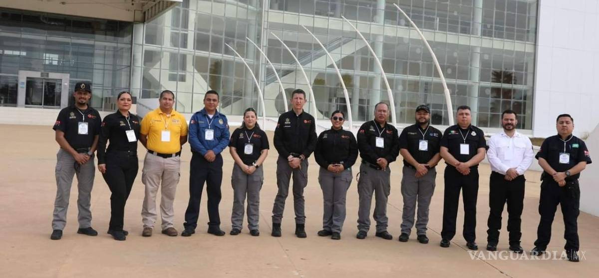 $!Bomberos de la Región Noreste del País son capacitados para atender siniestros que pudieran ocurrir en autos eléctricos.