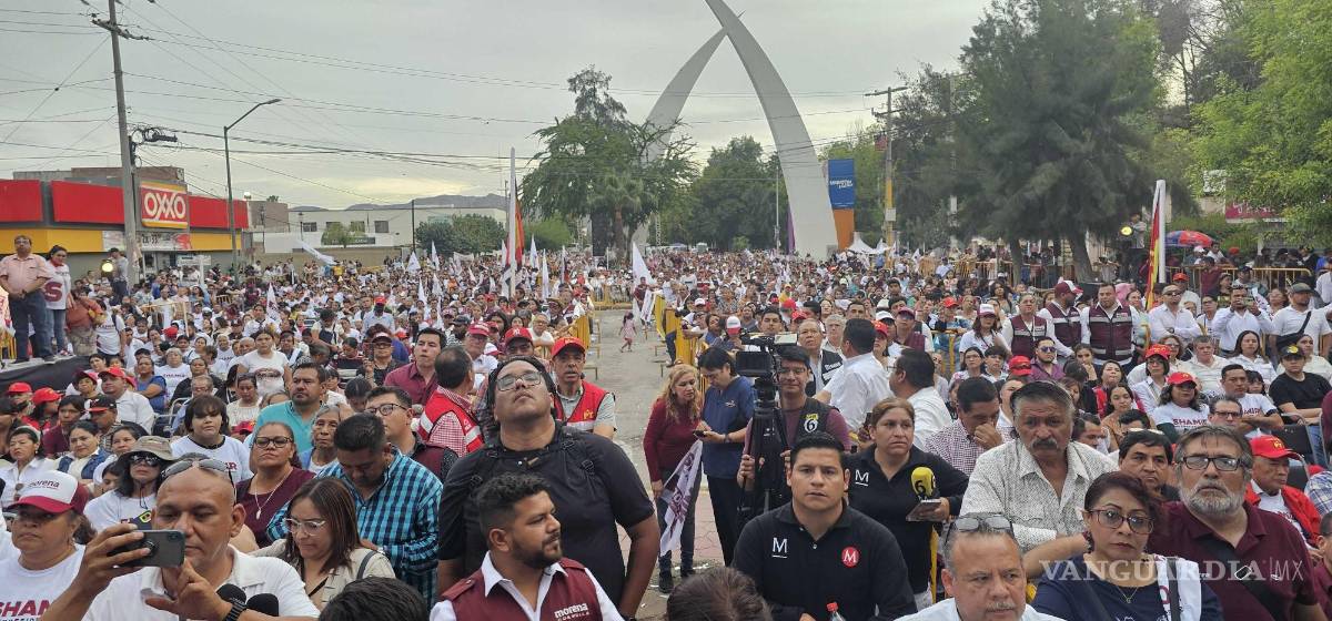 $!Los ausentes al evento fueron Miguel Batarse, quien también buscaba la candidatura de Morena a la presidencia municipal de Torreón, Luis Fernando Salazar y Refugio Sandoval, candidatos a legisladores.