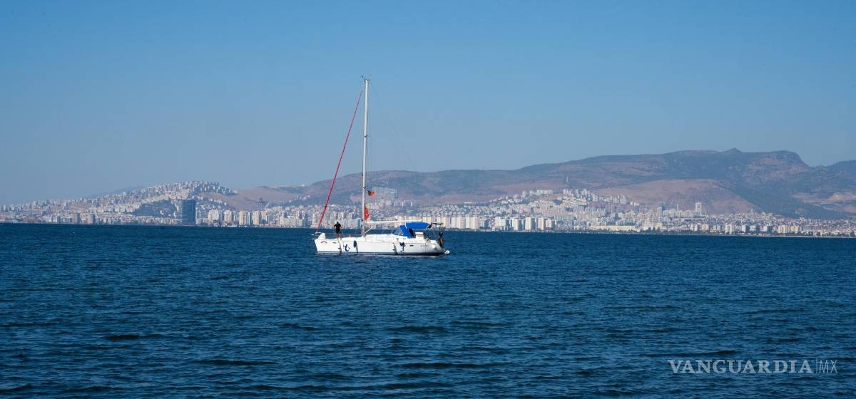 $!Vista del Golfo de Esmirna, con el distrito de Karsiyaka, desde el puerto deportivo de la ciudad. EFE/Guillermo López