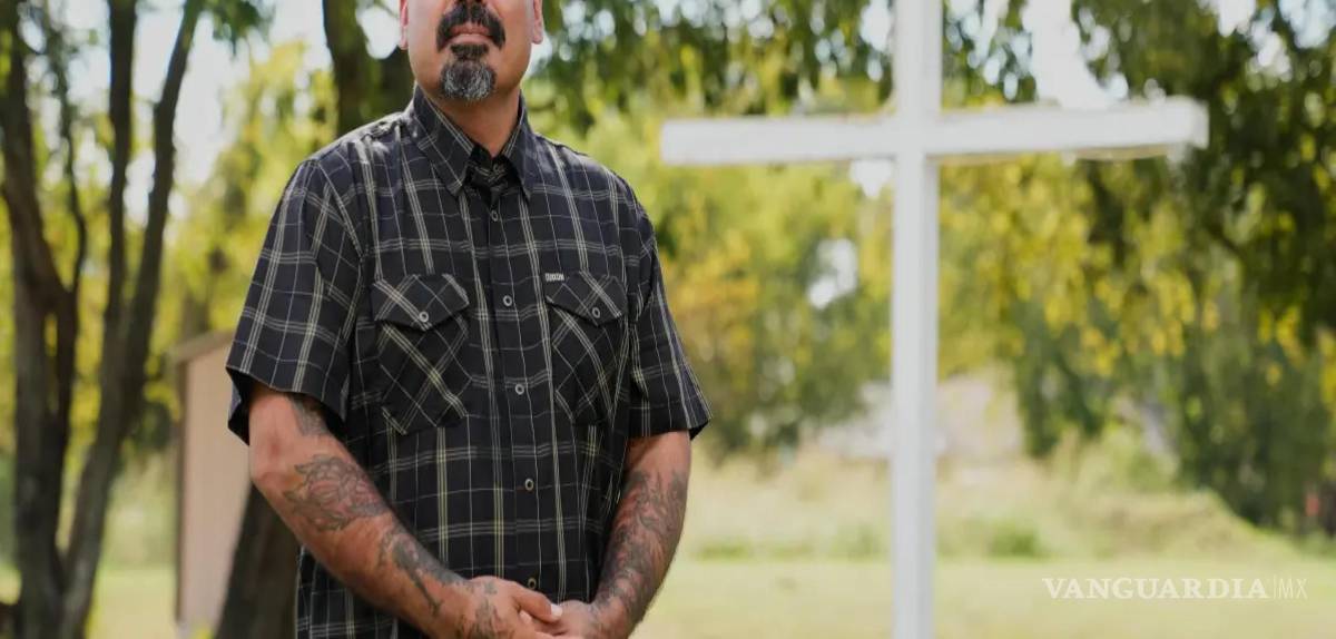 $!Julio Torres, tiene tatuados en sus brazos la bandera estadounidense y la insignia del Cuerpo de Marines para mostrar su orgullo por servir a un país que llama hogar, teme ahora ser deportado. :