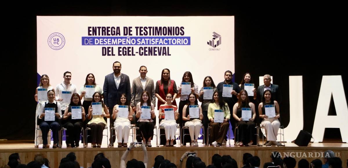 $!La ceremonia se realizó en la Gran Sala de Ciudad Universitaria Campus Arteaga con la presencia de autoridades universitarias y familiares.