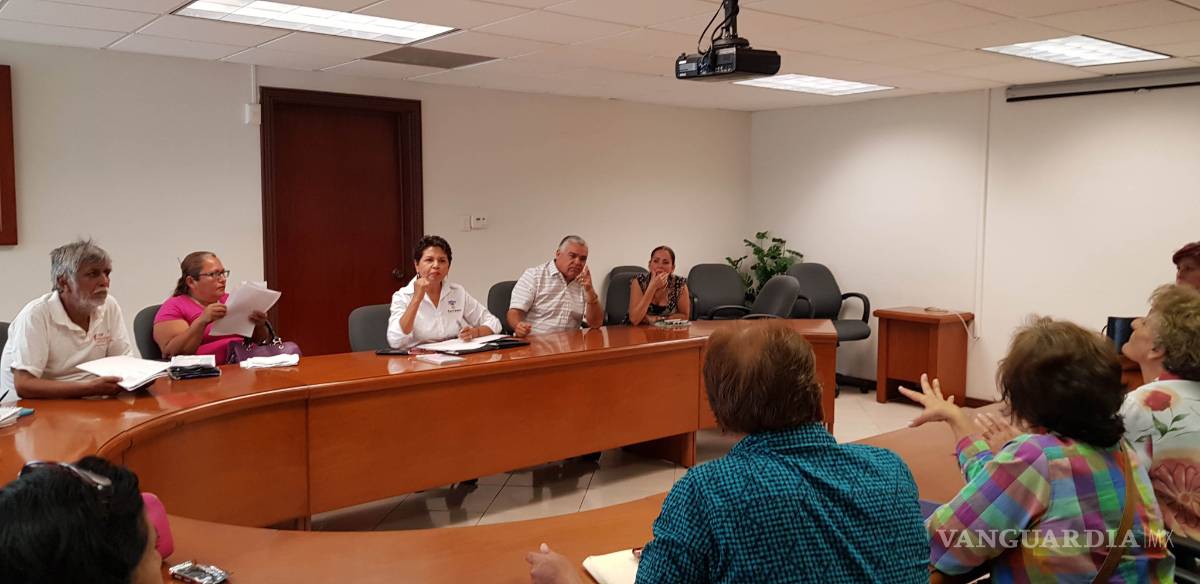 $!Colonos toman oficinas del Simas Torreón; exigen borrón y cuenta nueva