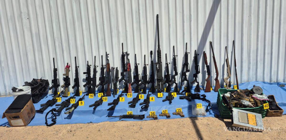 $!Rescatan a 3 personas en Puerto Peñasco; detienen a 7 y aseguran más de 40 armas largas
