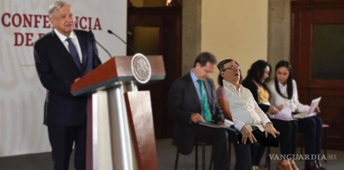 $!Supuesta foto de Marcelo Ebrard dormido en un avión desata ola de memes