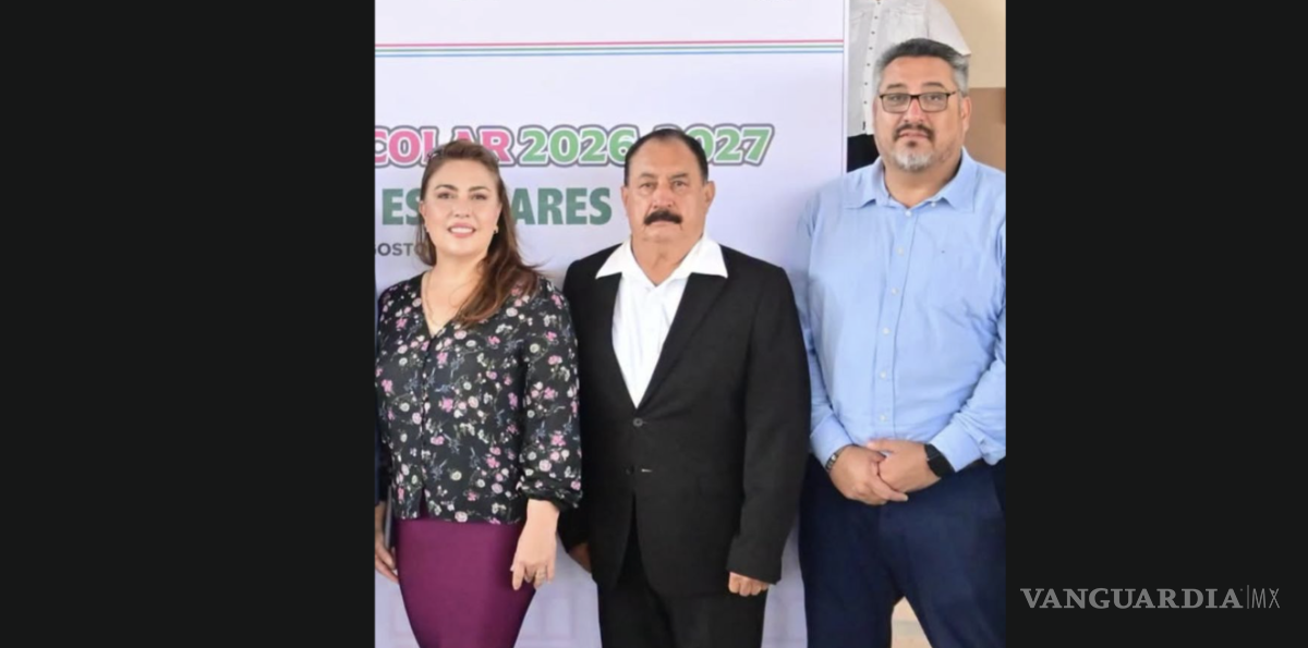 $!Raúl Rizo Zaragoza asumió la dirección de la Secundaria Federal Número Uno “Juan Gil González” de Monclova.