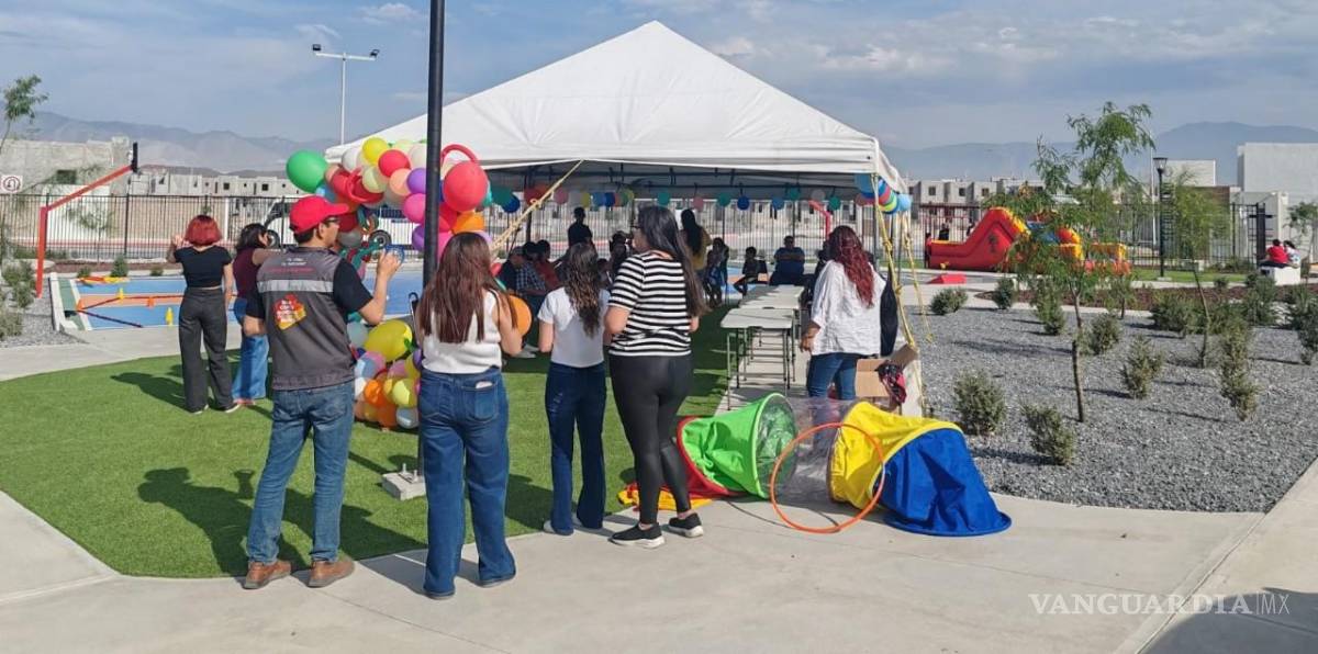 $!Vecinos del fraccionamiento Rincón de Los Pinos, en Ramos Arizpe, durante la celebración por el Día del Niño. FOTO: CORTESÍA