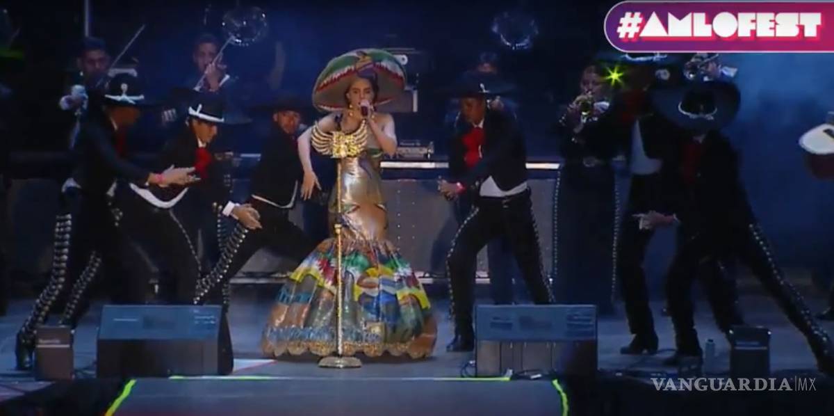 $!López Obrador cierra su campaña ante miles de simpatizantes en el 'AMLOFest'