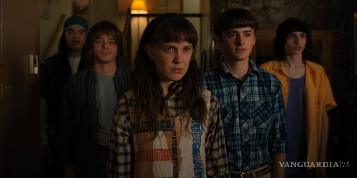 $!(I to D) Eduardo Franco como Argyle, Charlie Heaton como Jonathan, Millie Bobby Brown es Eleven, Noah Schnapp es Will Byers, y Finn Wolfhard da vida a Mike Wheeler.