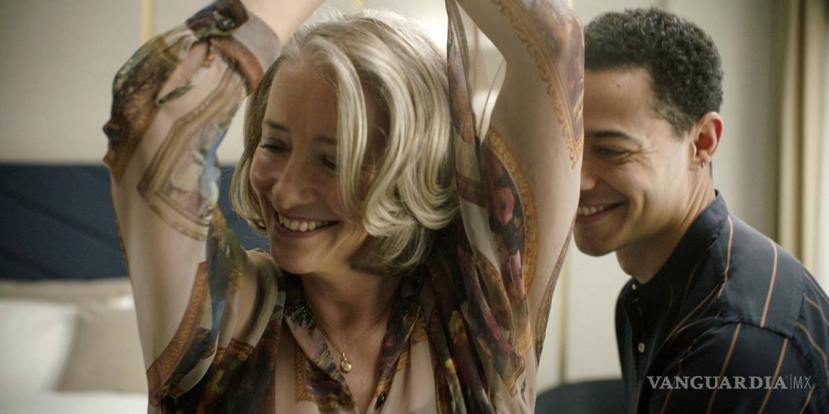 $!Emma Thompson y Daryl McCormack en una escena de la película dirigida por Sophie Hyde.