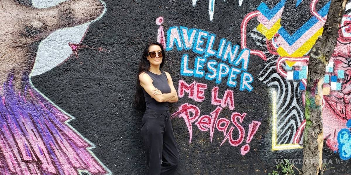 $!Dan pastelazo a Avelina Lésper en 'debate' con grafiteros (Video)