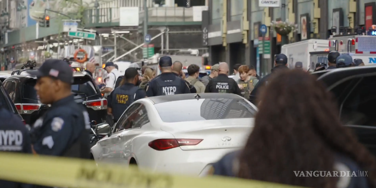 $!Policía de Nueva York en el operativo anti bombas por la maleta encontrada a las afueras del edificio Chrysler en la Asamblea General de la ONU.
