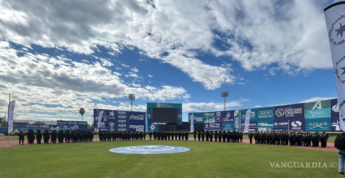 $!Elementos de distintas corporaciones rinden parte de novedades y muestran su estado de fuerza ante las autoridades estatales.