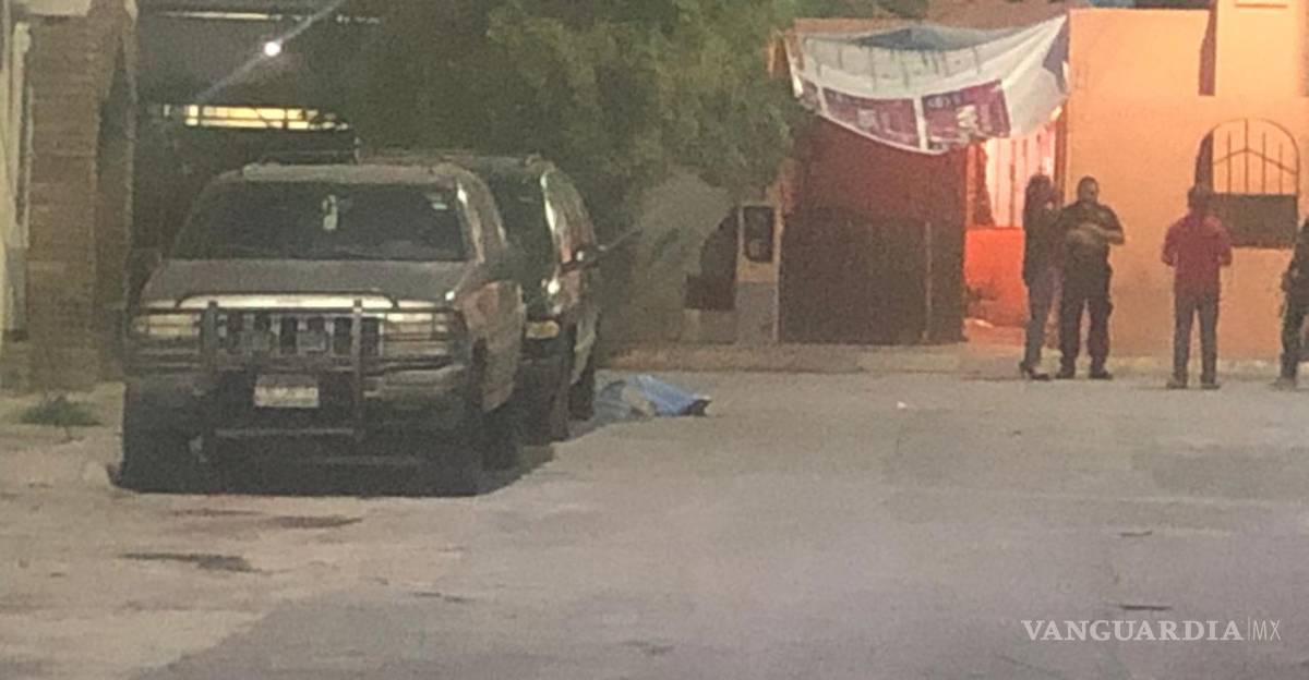 $!Matan a hombre de tres balazos en el corazón en colonia de Saltillo; detienen a involucrado