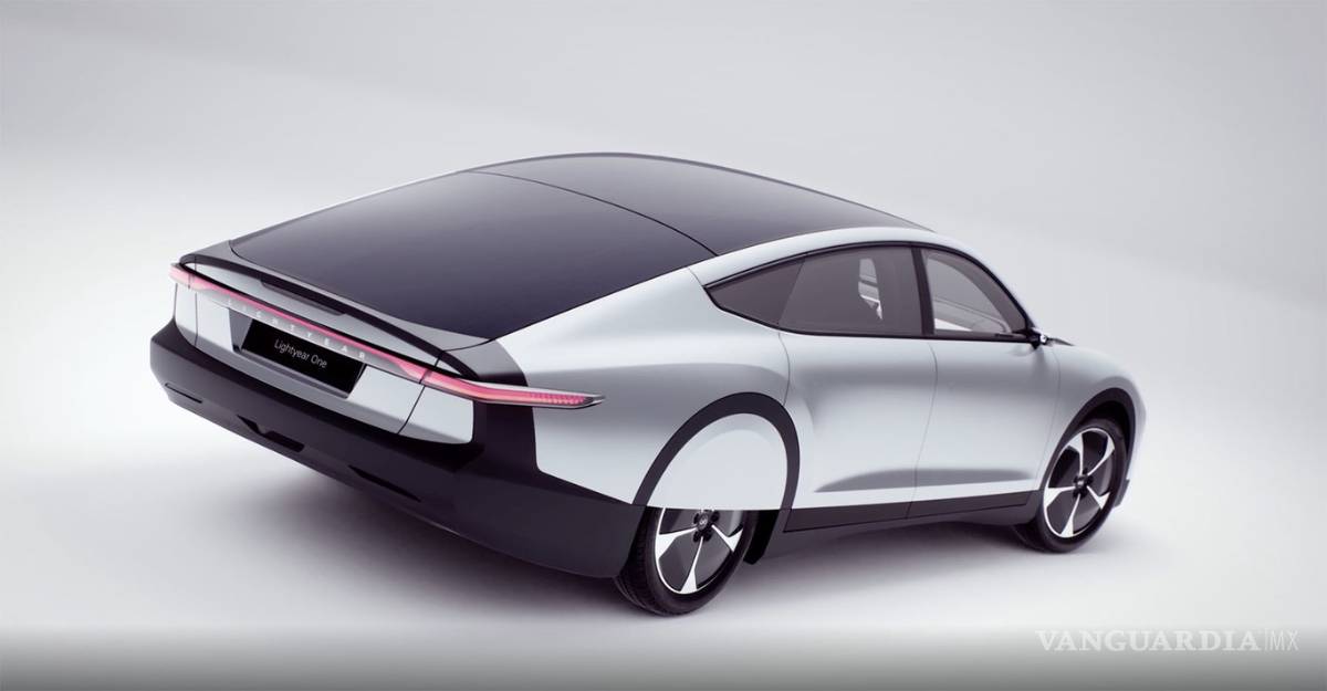 $!Lightyear One, auto eléctrico con autonomía de hasta 725 km y recarga solar
