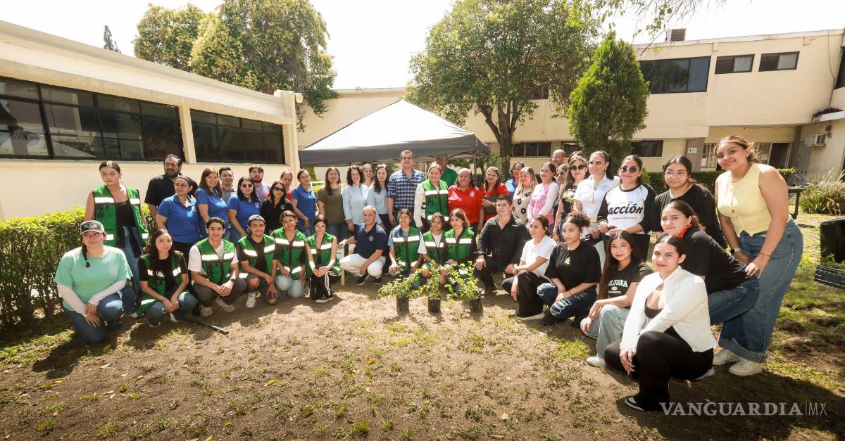 $!Autoridades universitarias y colaboradores participaron en la jornada conmemorativa realizada por el Día Mundial del Medio Ambiente.